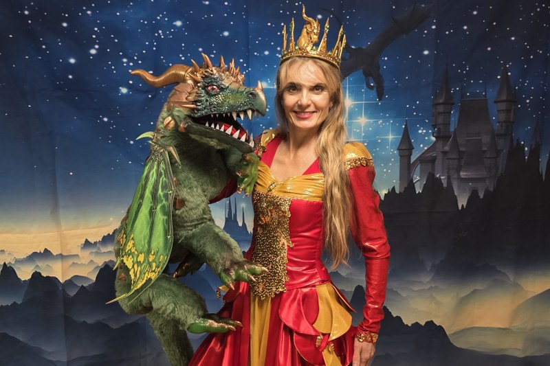 KARNEVAL S DRAČÍ KRÁLOVNOU SE BLÍŽÍ!