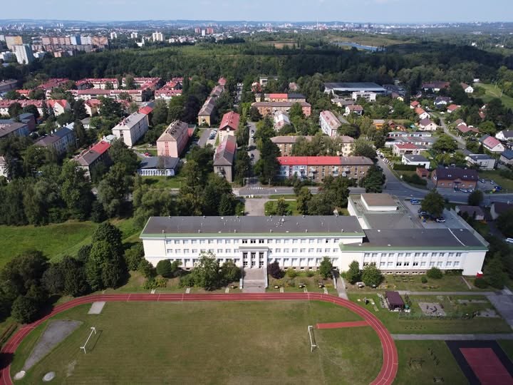 PLÁNOVANÁ OPRAVA ŠKOLNÍHO HŘIŠTĚ 